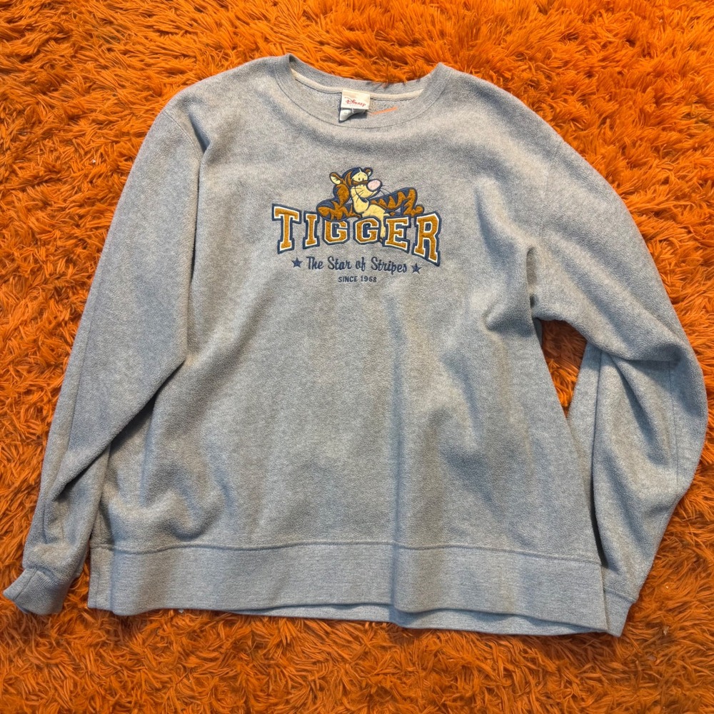 Disney Store Tigger The Star of Stripes Gray Embroidered Sweatshirt Mens XL
